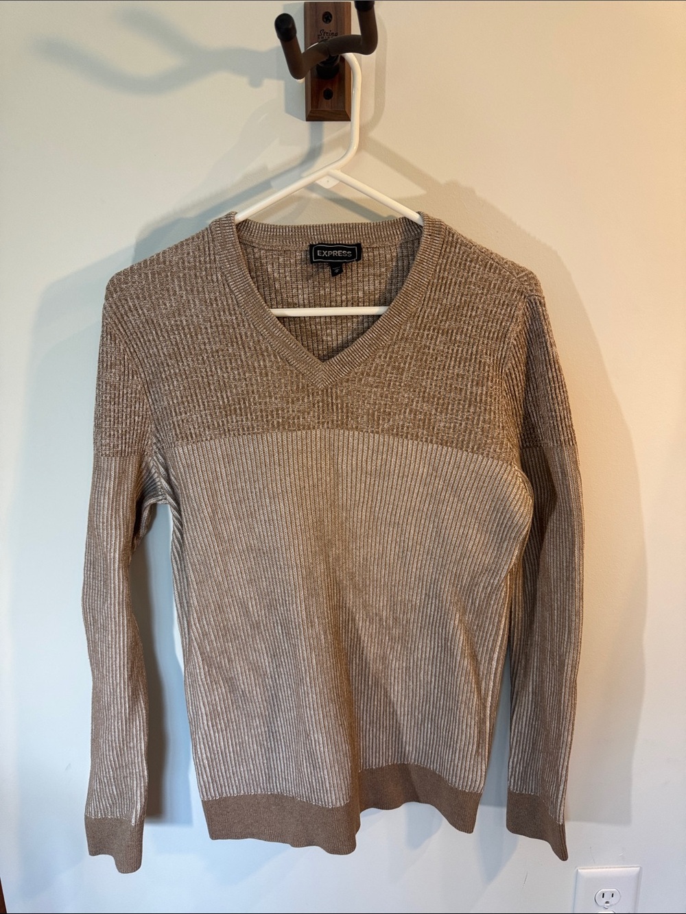 Express Men's V-Neck Ribbed Sweater in Taupe Brown